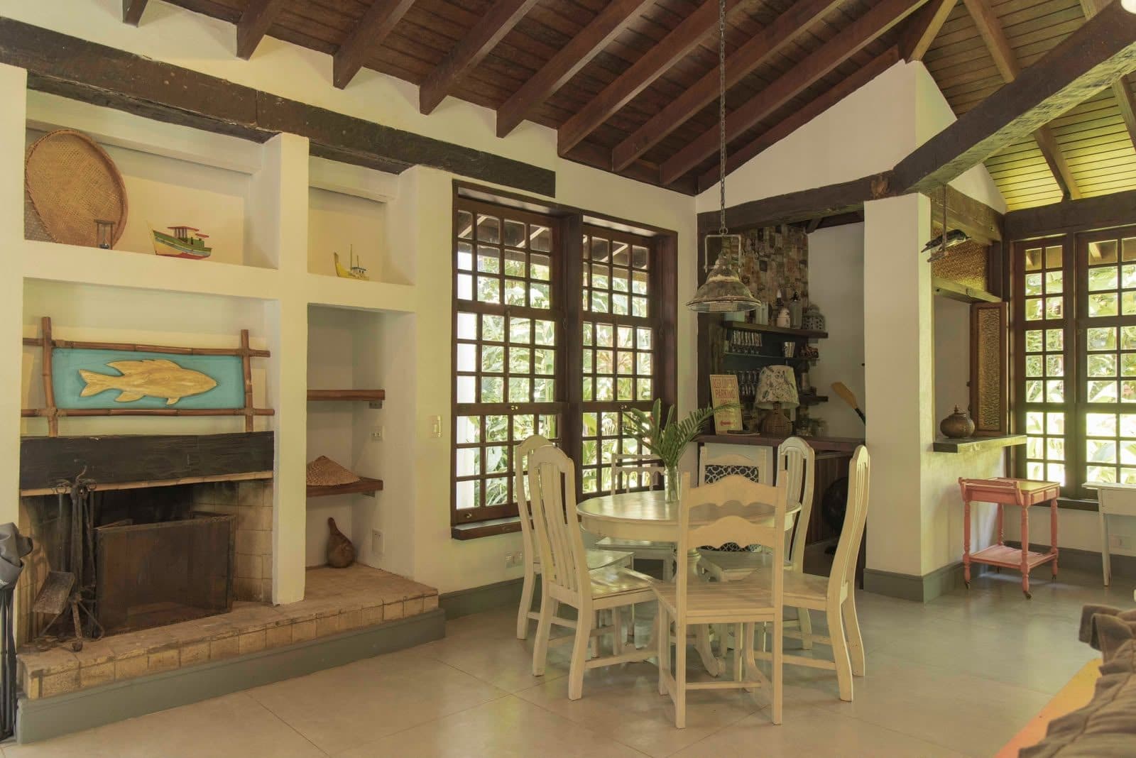 Comedor con vista al jardín